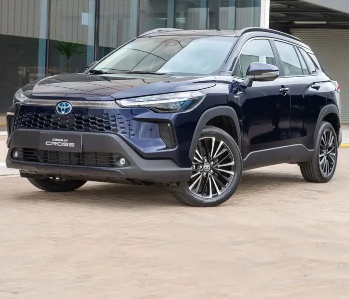 SUV azul modelo 2026 vista de frente